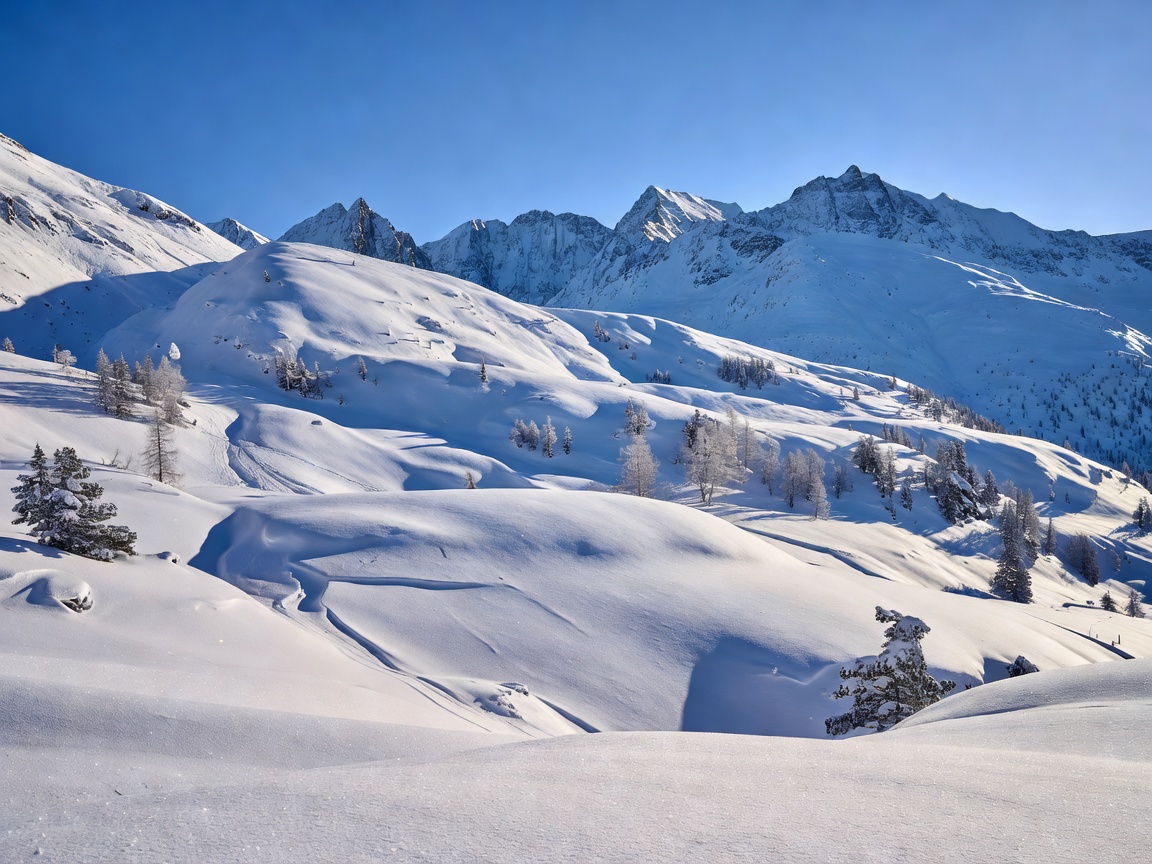 Bright winter mountain scenery, representing the sunny Engadin slopes above St. Moritz